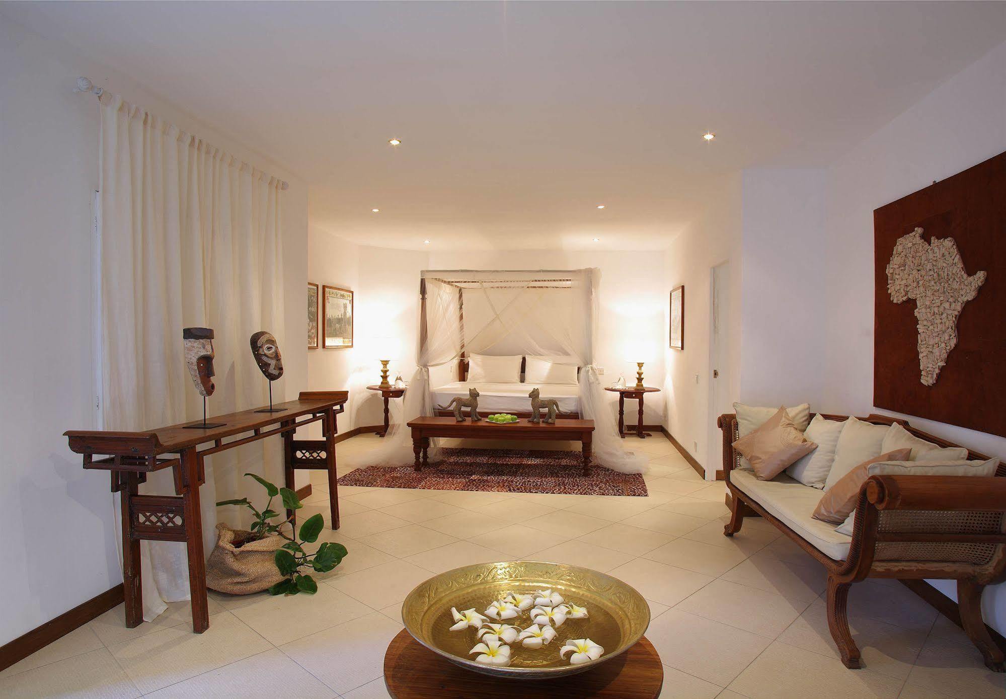 Lion In The Sun Hotel Malindi Exterior photo